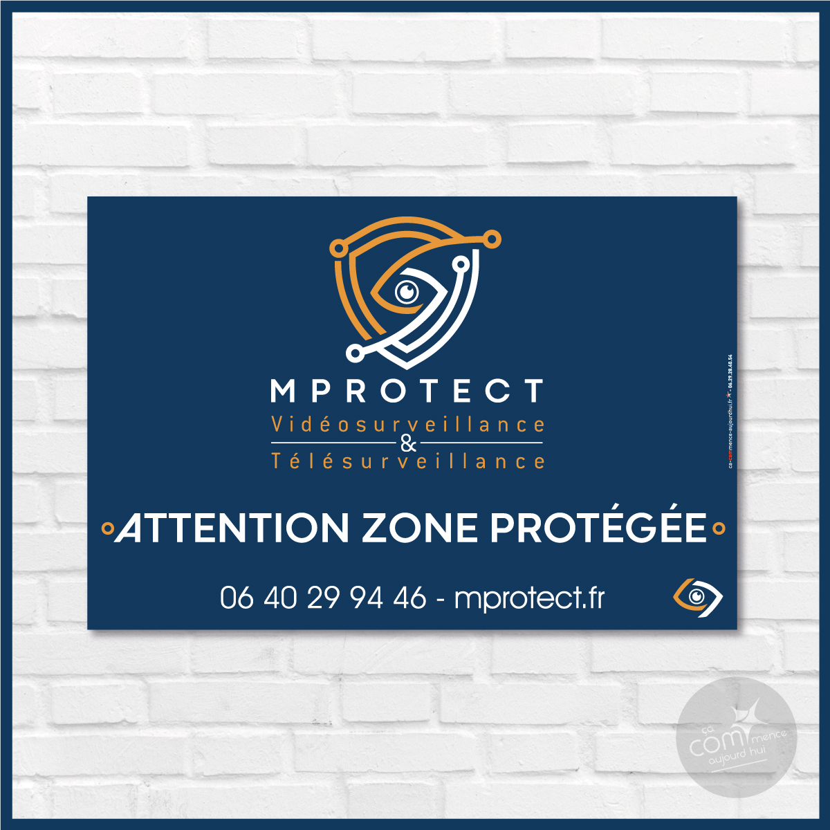 Akilux Mprotect sur mur blanc